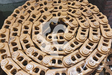 LH1075/51 - E02GUC087 Цепь гусеничная (51 зв) для экскаватора Hyundai R250LC-9 (E15698B1M00051, E40220A0M00051) QHD