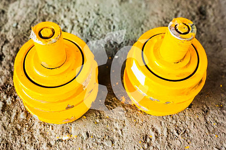 16Y-40-06000 - Каток поддерживающий на бульдозер KOMATSU D65 / SHANTUI SD16 СК-34343 (GE)