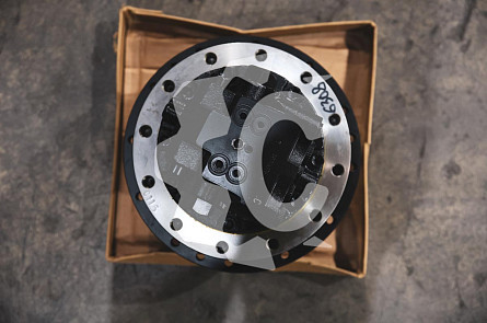 21W-60-33100 Бортовой редуктор хода ТM09 с гидромотором (12х12) для экскаватора Komatsu PC60-7 OEM