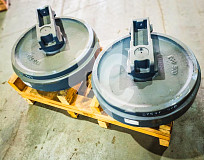 24100N5948F2 Колесо направляющее для New Holland E175 / Kobelco SK200-6 (72210182, PY460400N00) SOD