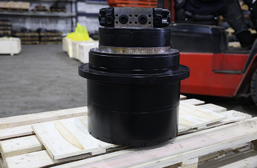 Снижена цена на Редуктор хода в сборе с гидромотором для техники 20-30 тн