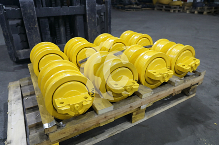 14X-30-00045 Каток опорный двубортный на Komatsu D65 / Shantui SD16 (14X-30-00092, B40650E0M00) GE