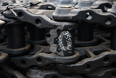 VE1569B849 Цепь гусеничная (49 зв) для экскаваторов  Hitachi ZX210LC-3 / Volvo EC210C NLC (E40208C0M00049, KM782/49) HKF