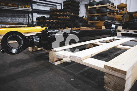 Гидроцилиндр ковша (без трубок) СК-34321 JM Гидроцилиндр ковша (без трубок) СК-34321 JM