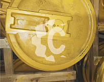 YN52D00009F1 Колесо направляющее для New Holland E215 / Kobelco SK210-6E (24100N5948F2, 72210182) QHD