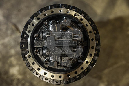 JSA0073 - Редуктор хода в сборе с гидромотором СК-0002325 MBG