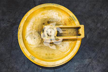 YN52D00009F1 - PY460400Y00 Колесо направляющее для New Holland E215BJ / Kobelco SK210-6ES (72210182, 24100N5948F4) DTAMC