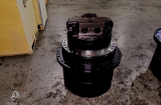 Редуктор хода в сборе с гидромотором