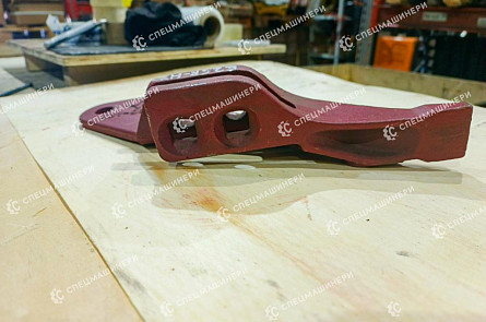 Зуб ковша правый СК-6203031 HZ