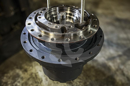 9261222 - 9250188 Бортовой редуктор хода без гидромотора для экскаватора Hitachi ZX200-5G MBG