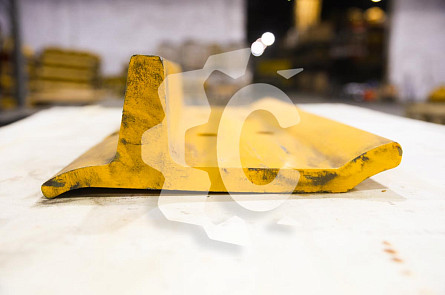 195-32-41111E - Башмак 1G 610 мм СК-28923 SJM