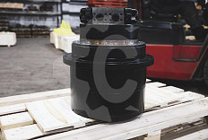 Редуктор хода в сборе с гидромотором СК-0001161 MBG