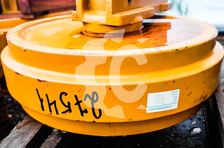 YN52D00009F1 Колесо направляющее для New Holland E215 / Kobelco SK210-6E (24100N5948F2, 72210182) QHD