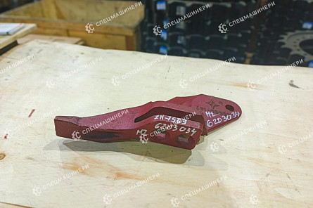 Зуб ковша левый СК-6203034 HZ